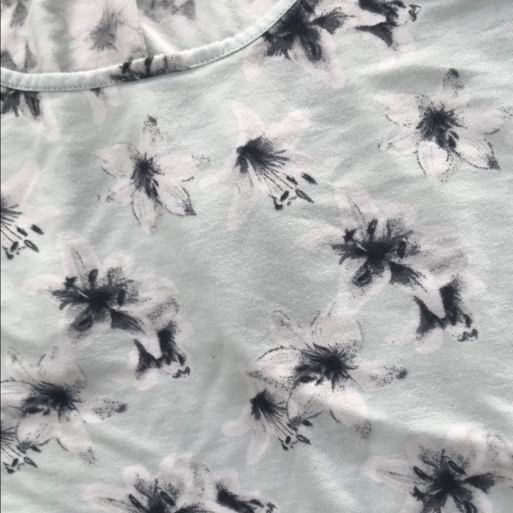 H&M Divided light blue floral crop tank top l - Picture 5 of 5